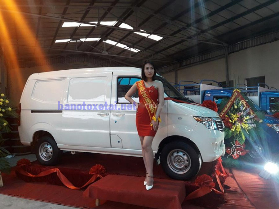 Xe VAN kenbo KB0.95/TV1 trong buổi lễ ra mắt sản phẩm tại nhà máy ô tô Chiến Thắng